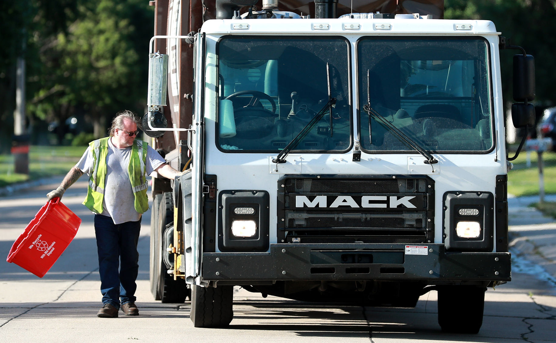 062820_RecyclePickup002_bjs.JPG